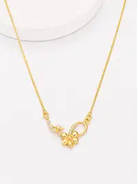 Nature Inspired Leaf Pendant Necklace Elegant Everyday Jewelry Premium Finish Design Stylish Daily Wear