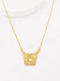 Nature Inspired Leaf Pendant Necklace Elegant Everyday Jewelry Premium Finish Design Stylish Daily Wear